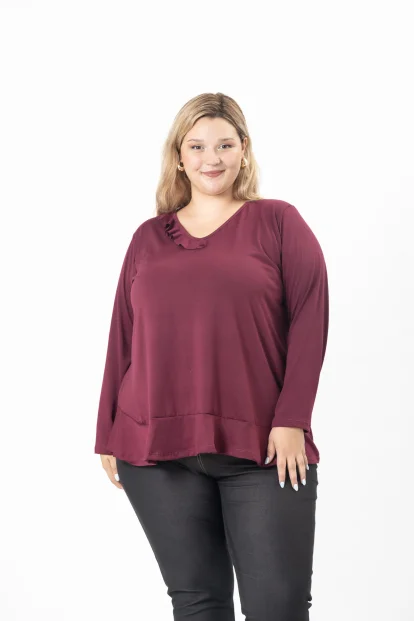 Remera con volados en escote